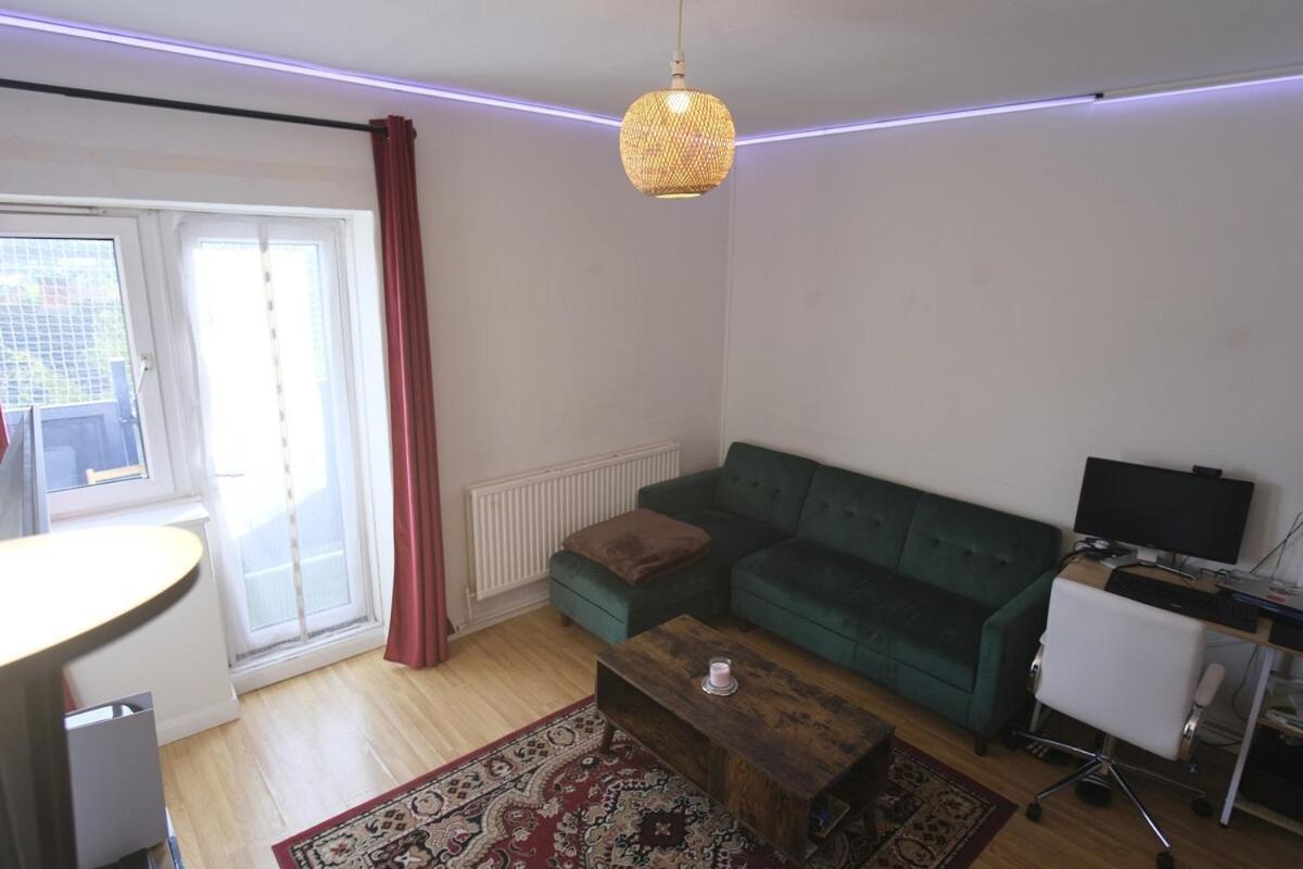 1 Bedroom Flat Near Brick Lane W Add'l Sofa Bed Apartment